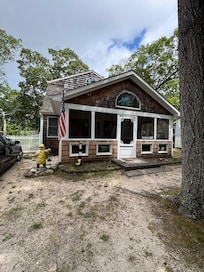 Front view, love at first sight. Inside front door is colorful front screened in porch.