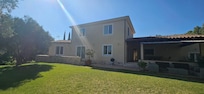 Maison vue de la piscine