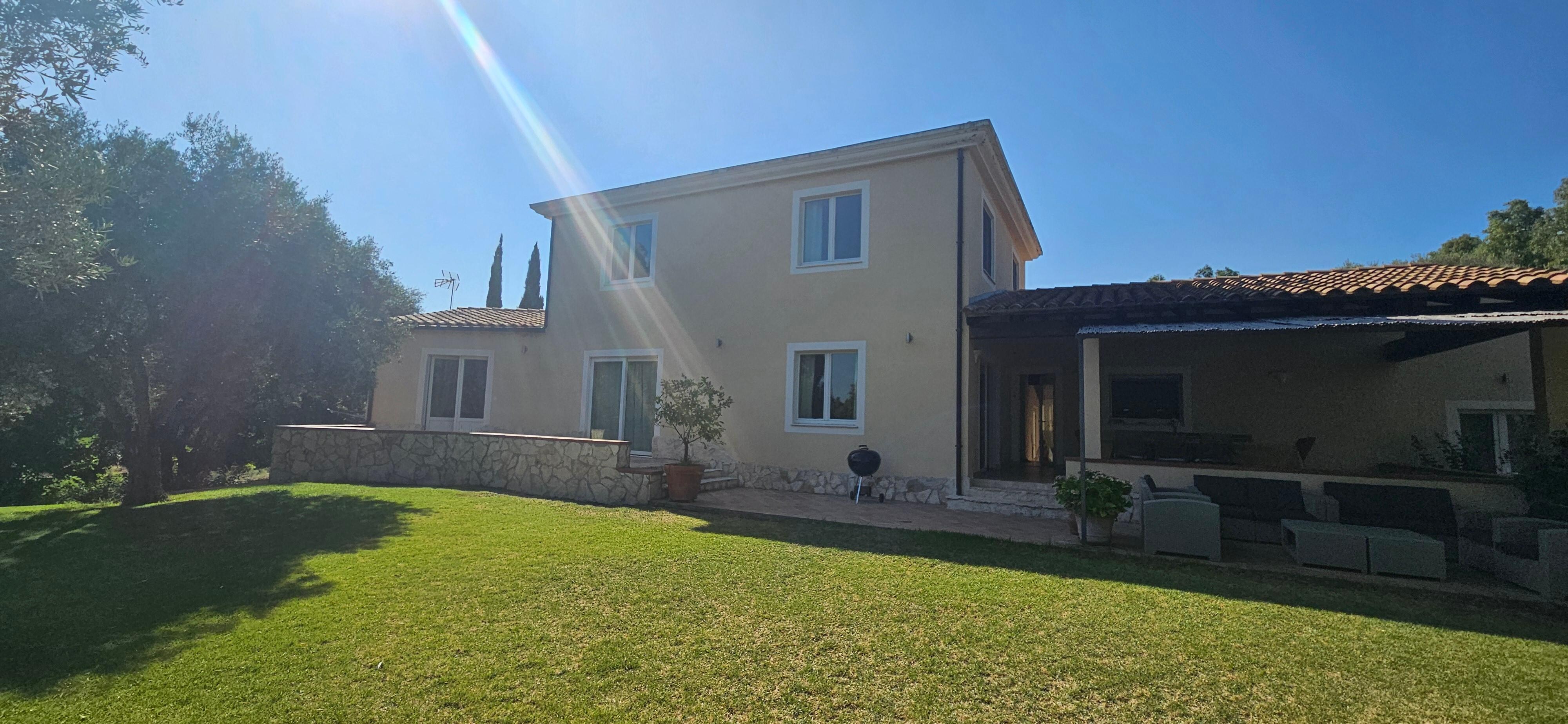 Maison vue de la piscine