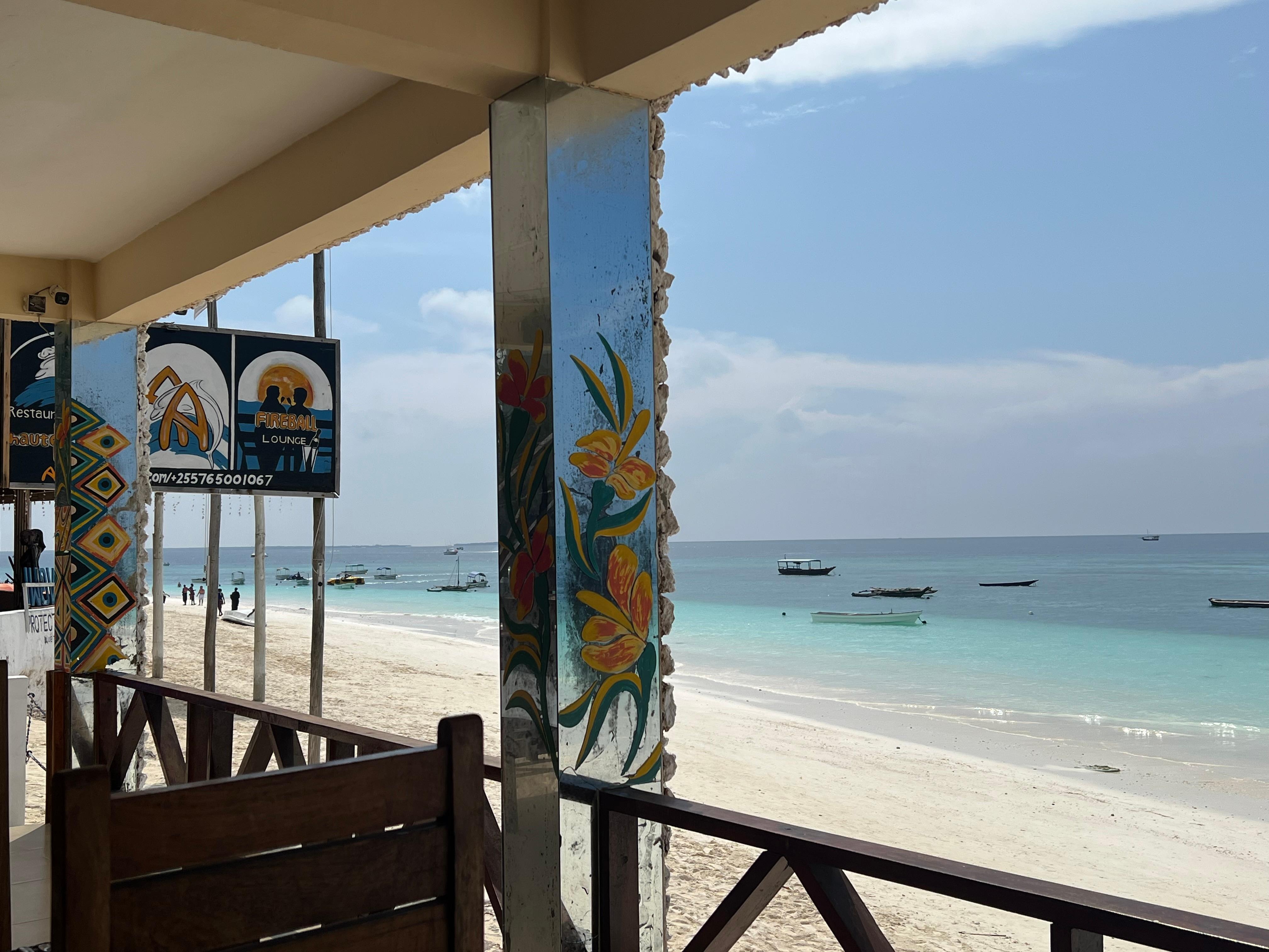 Blick vom Restaurant auf den Strand