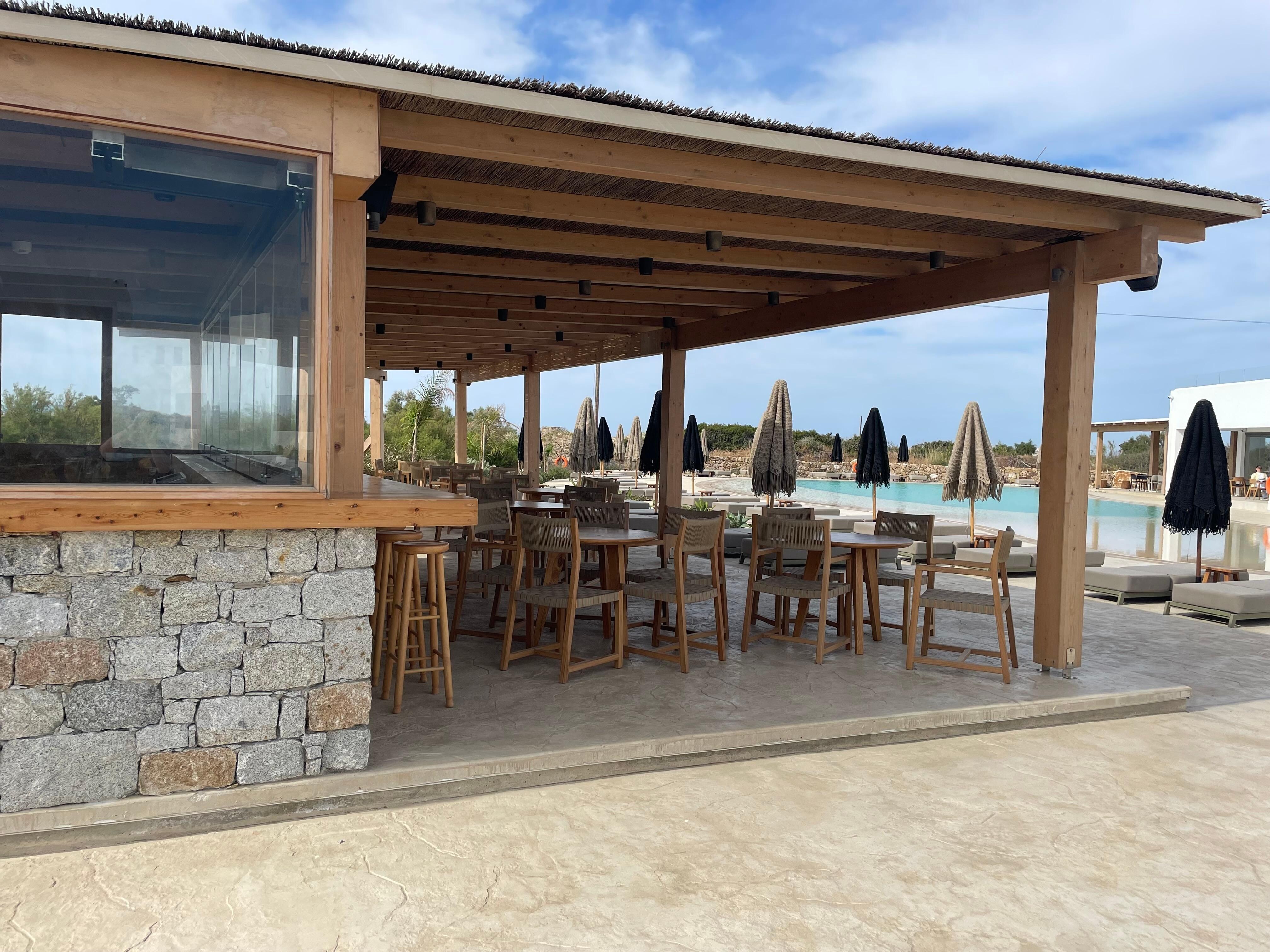 Pool bar