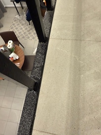 Sand even in railing