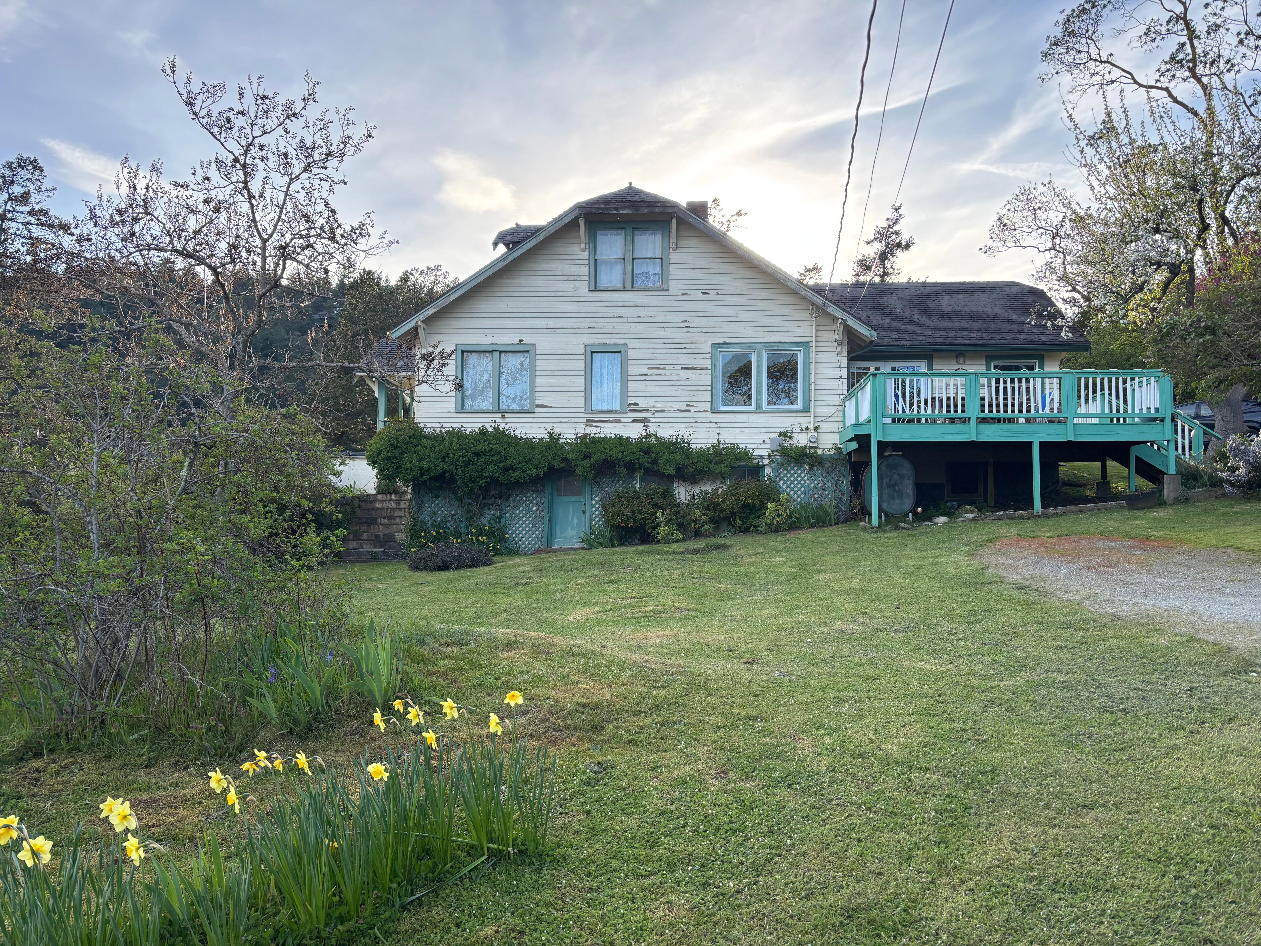 Old home poorly cared for, across the road from a marina (not right on the water & no beach to walk on)