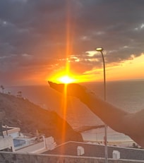 Af svölunum við sólsetur