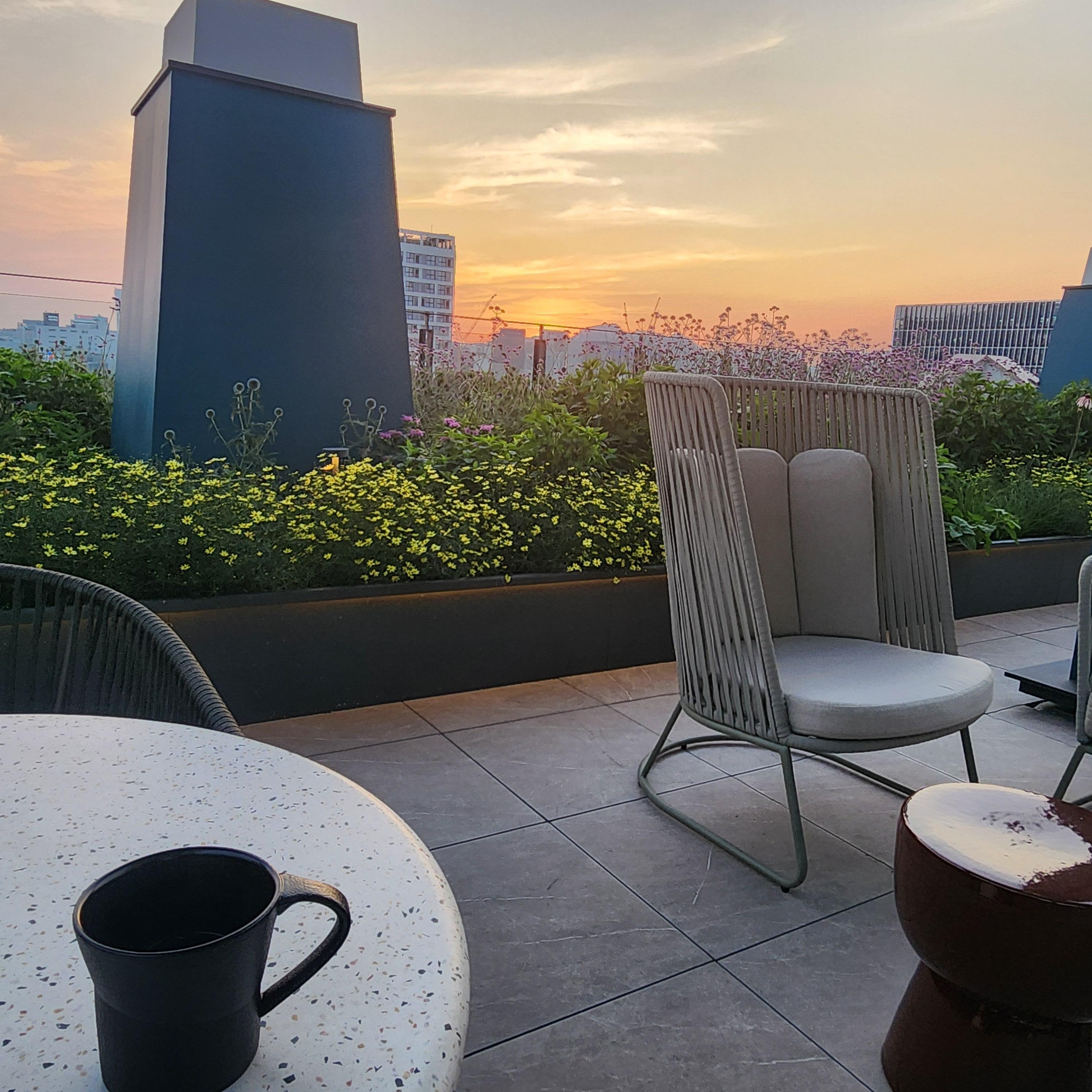 Rooftop garden with coffee from Hanjan on the 18th floor