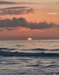 A beautiful family friendly resort! Kind amd welcoming staff and very clean. Such a cherry on top that we saw sea turtles come onto the beach to lay their eggs.