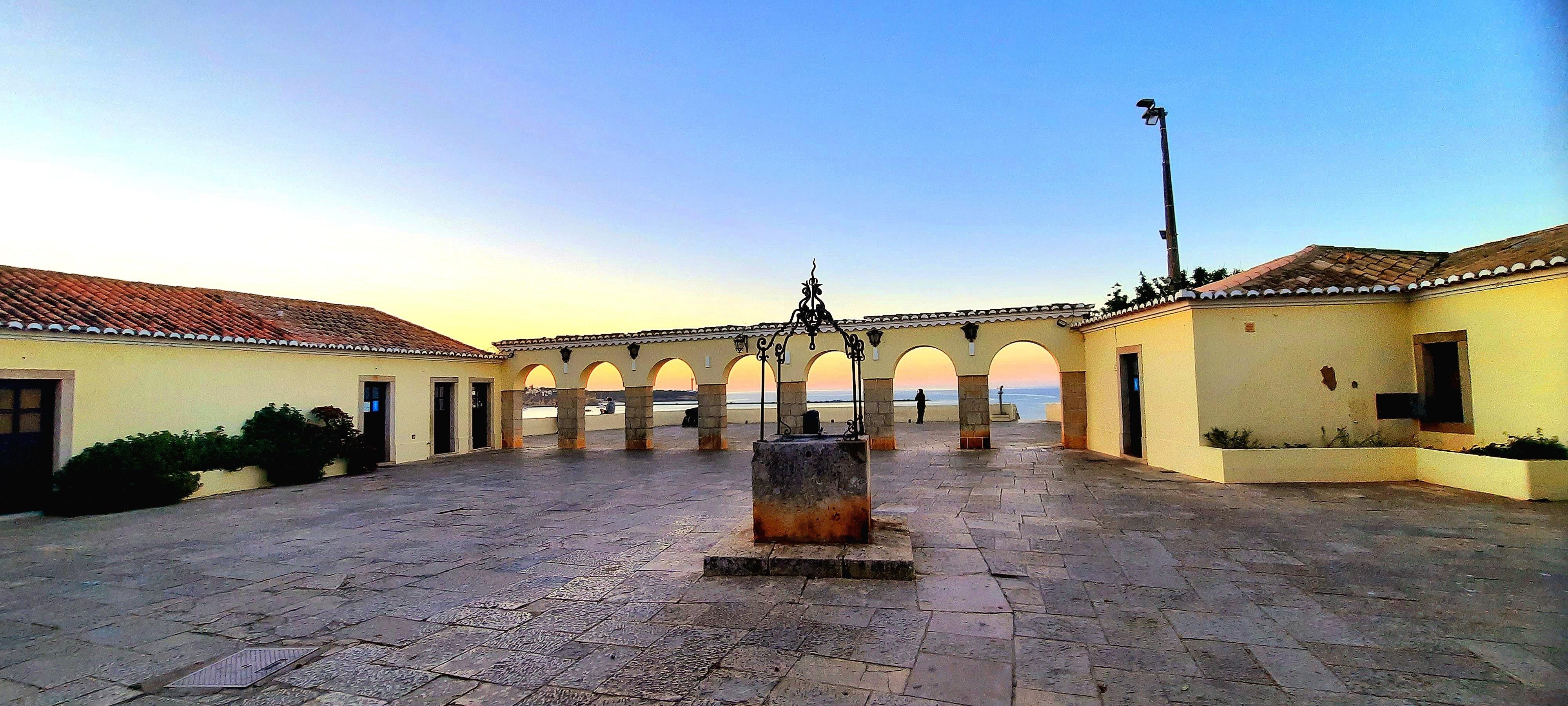 Castell bei Sonnenafgang!☀️ 3 min Fußweg