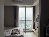 위치상 사원이 있어 새벽 4시 마다 잠에서 깰 수 밖에 없었습니다.