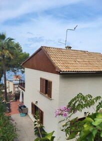 Blick von oben auf das Haus