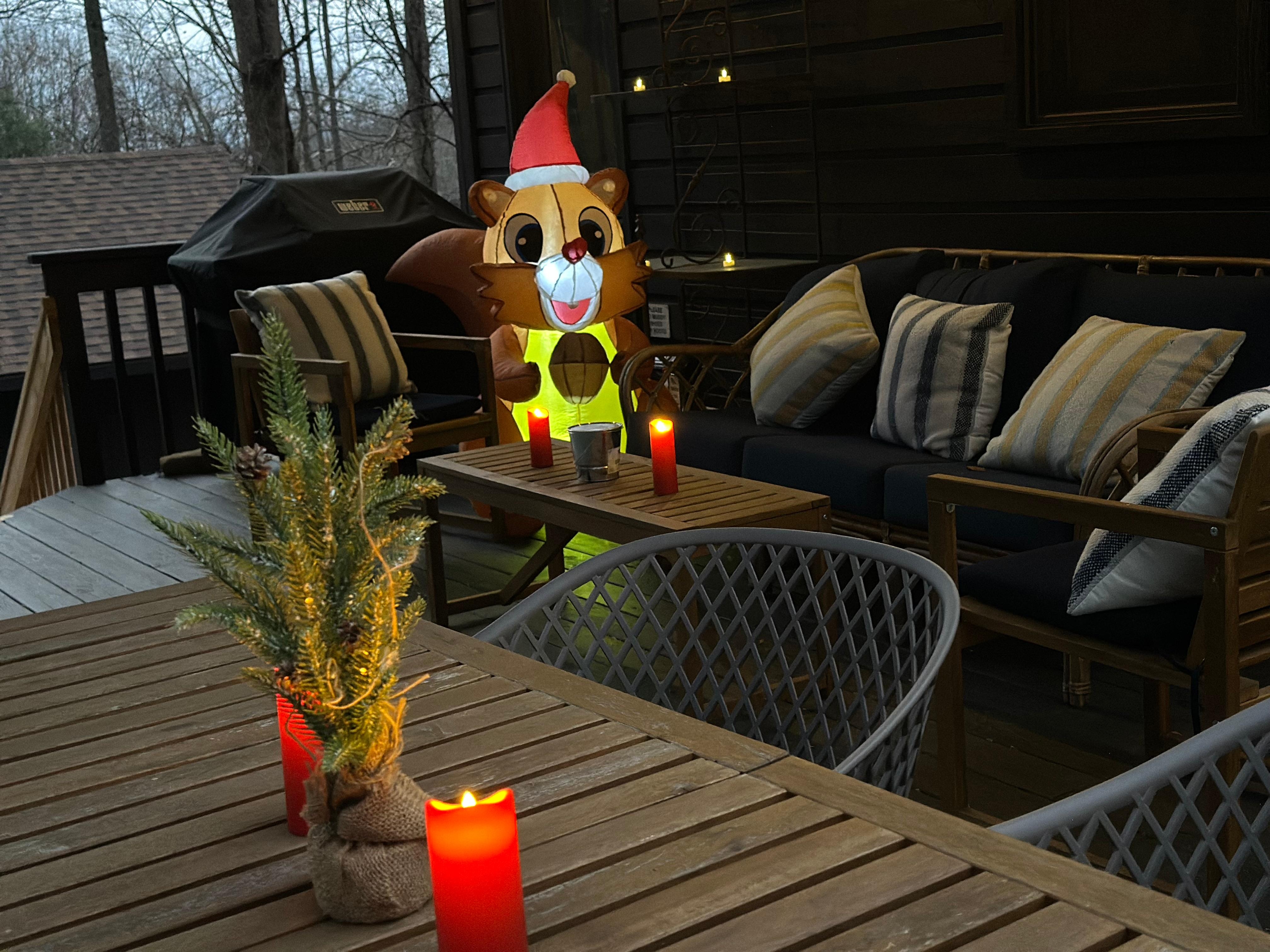 Plenty of room
both inside and out to gather.