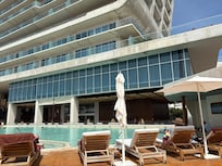 Main pool and swim up bar.