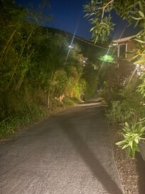 Narrow roads, but ample parking