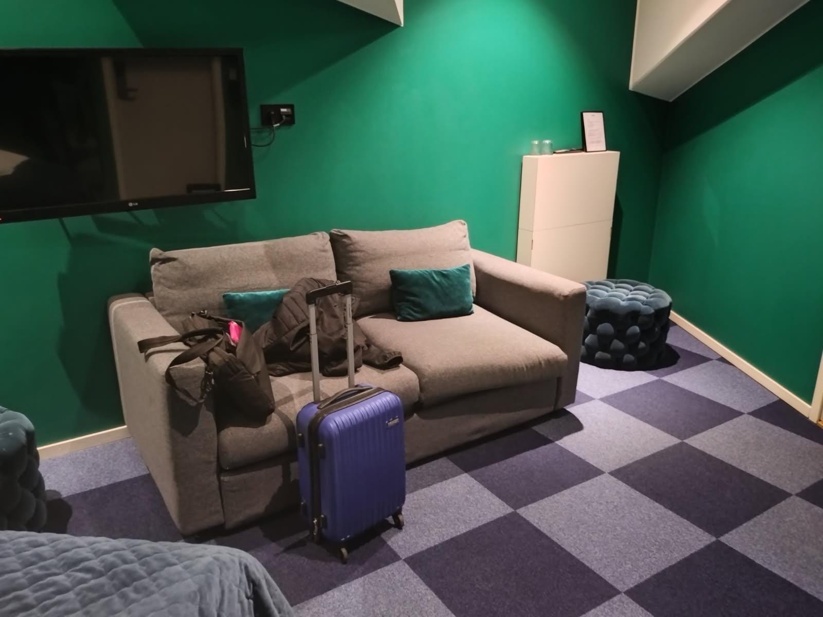 Trevligt rum , olearys ligger utanför så man hörde lite grann därifrån . 