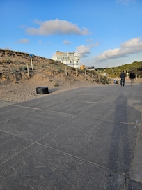 Dünenweg vom Strand aufs Hotel