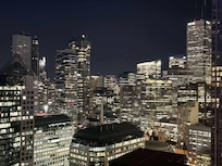 Vue du centre-ville de Toronto du balcon de notre chambre.