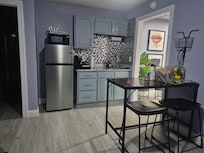 Kitchen & dining area