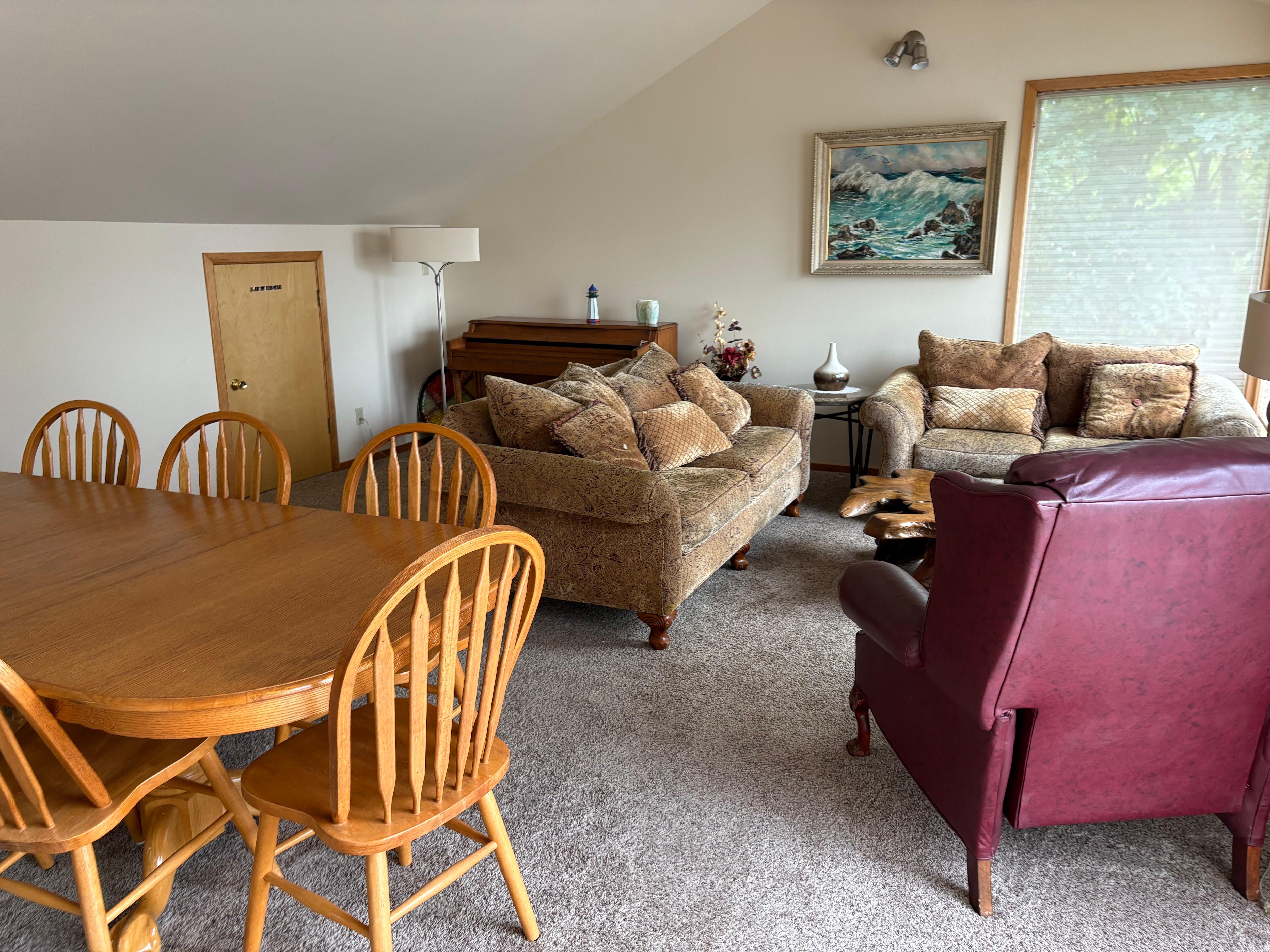 Bonus room on the side (with doors).