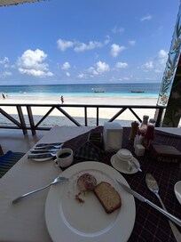 Petit déjeuner avec vue direct sur la mer, vraiment génial, top cool