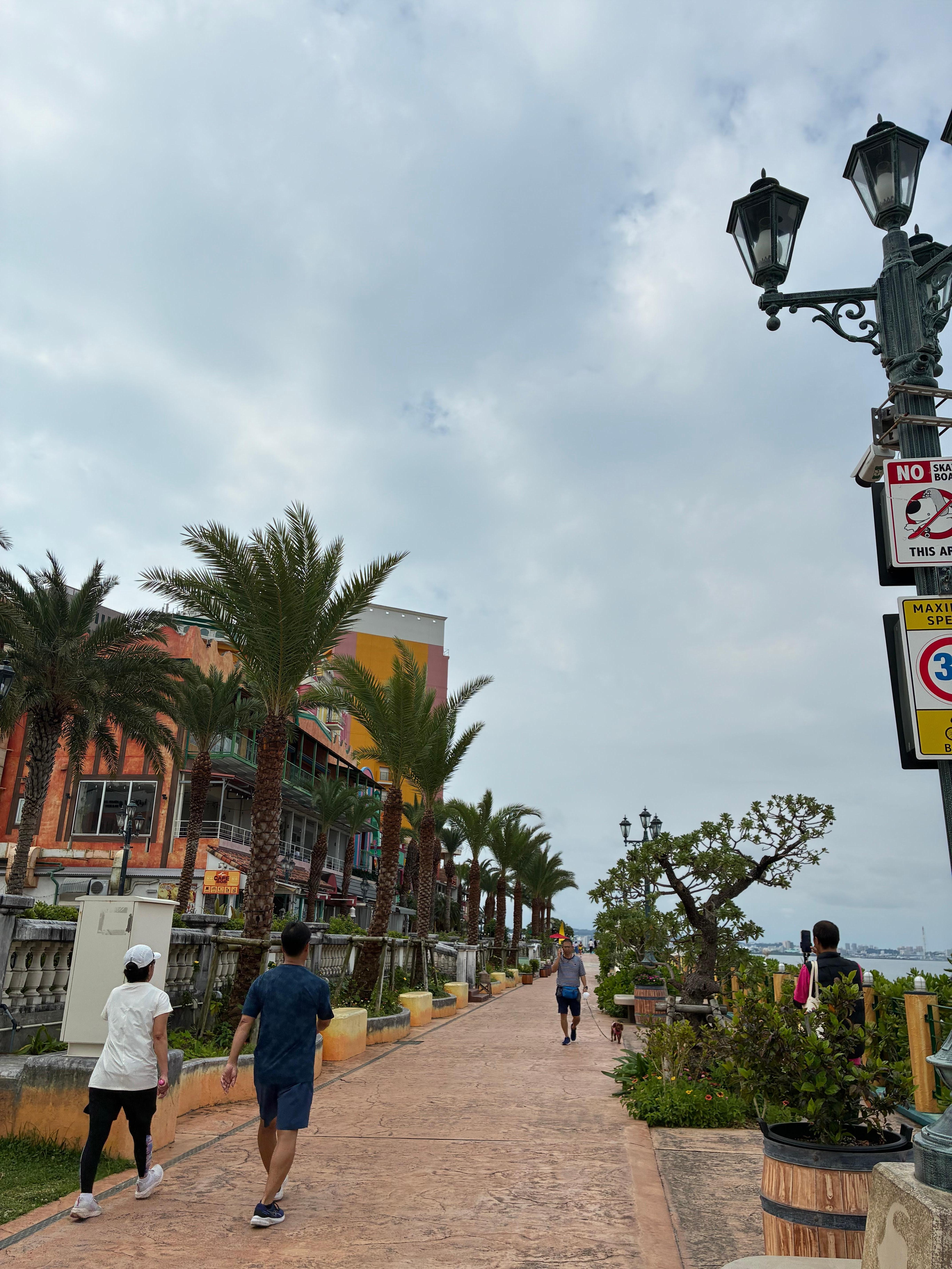 朝の散歩で海を見ながらアメリカンビレッジを堪能