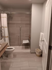 This bathroom was so clean and made things so easy for me.