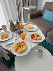 Room service breakfast. They set it up for you. 39-45 min wait time
