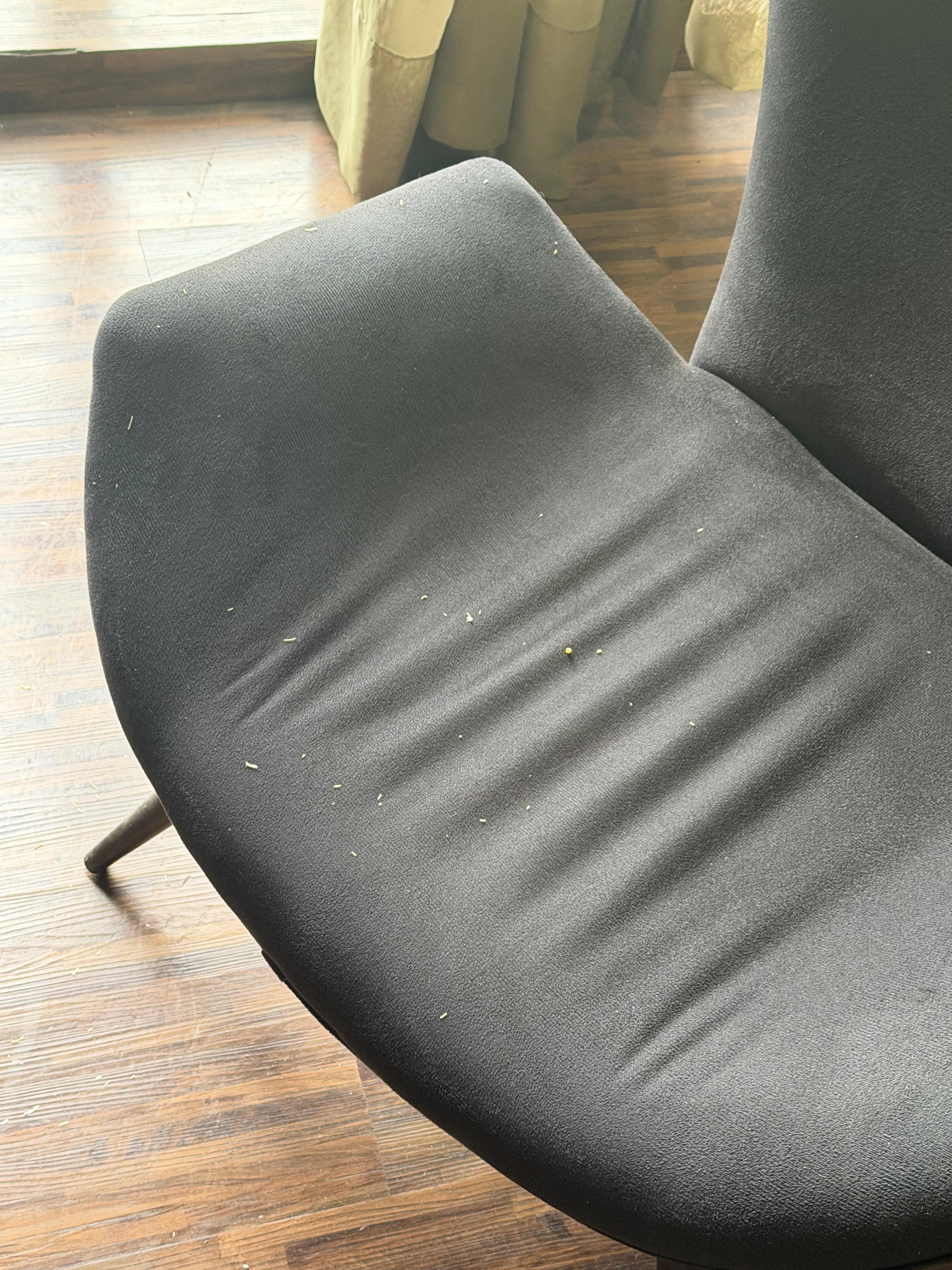 Cadeira com resto de comida