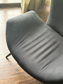 Cadeira com resto de comida