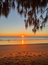 Tannum Sands beach, very short walk from motel