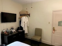 Small queen room
