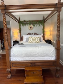 Room 4 with large whirlpool tub