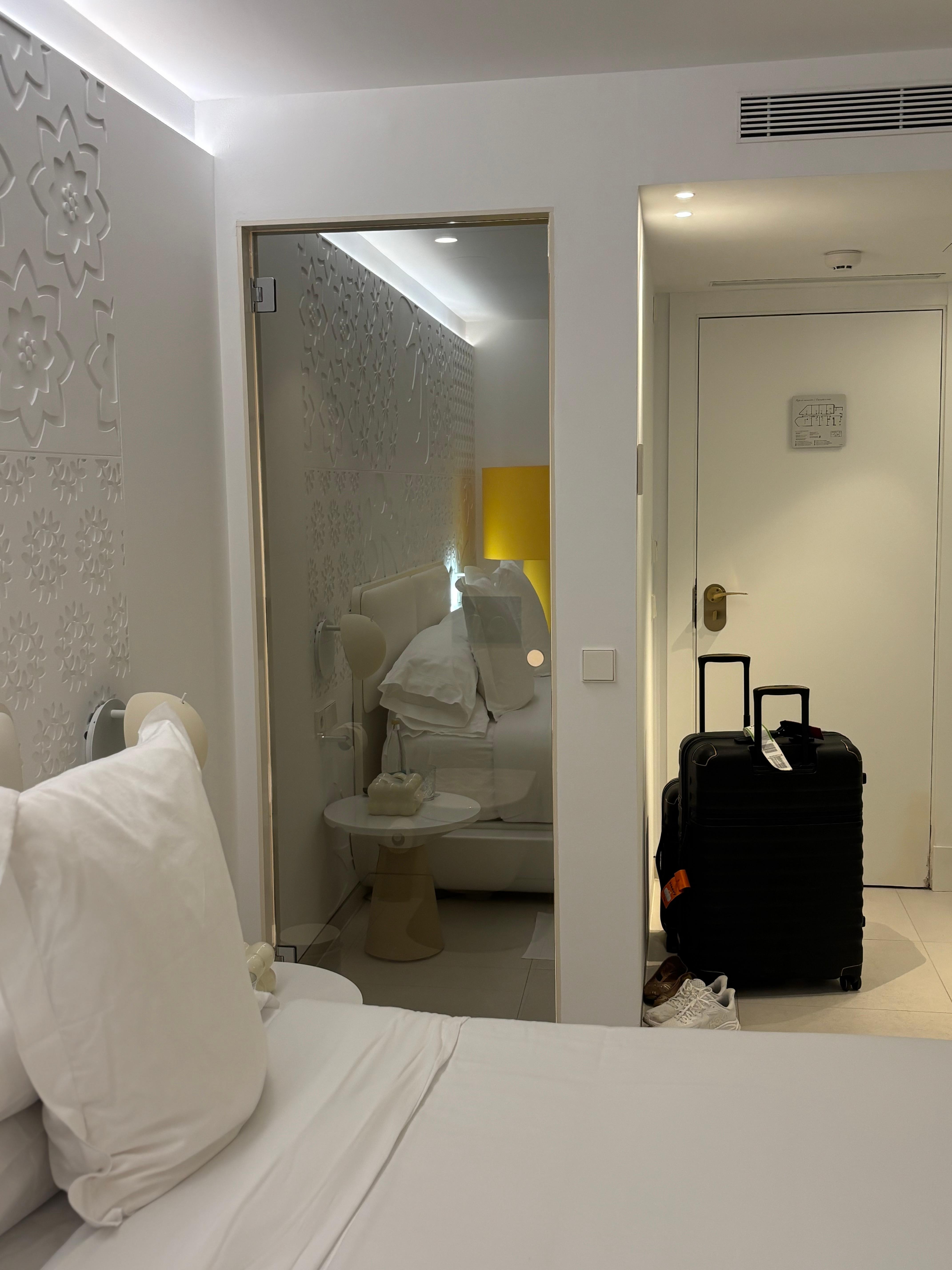 Glasdörrar till toalett… inte optimalt om man önskar lite privacy