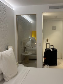 Glasdörrar till toalett… inte optimalt om man önskar lite privacy