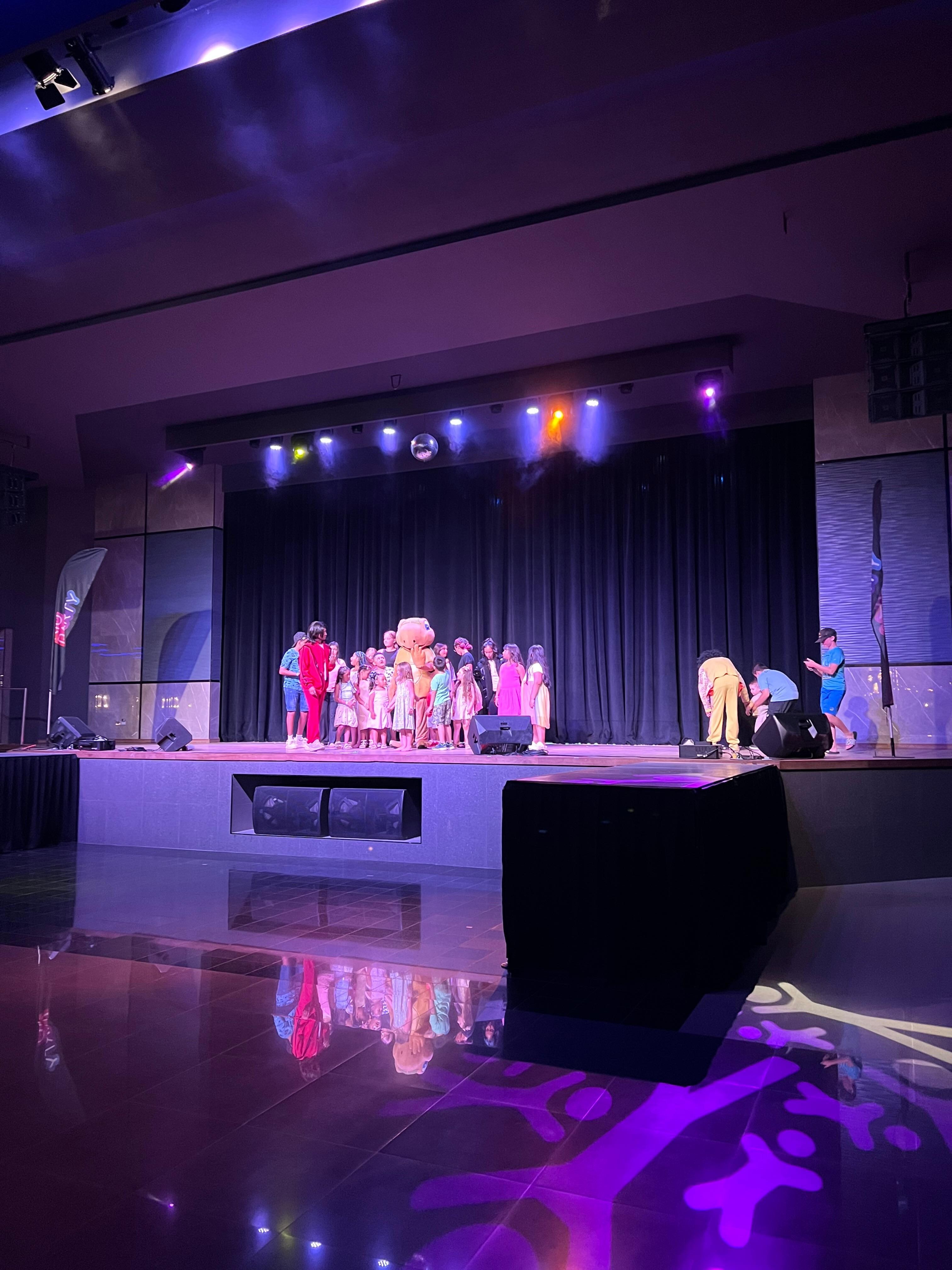 Kids show in the evening 