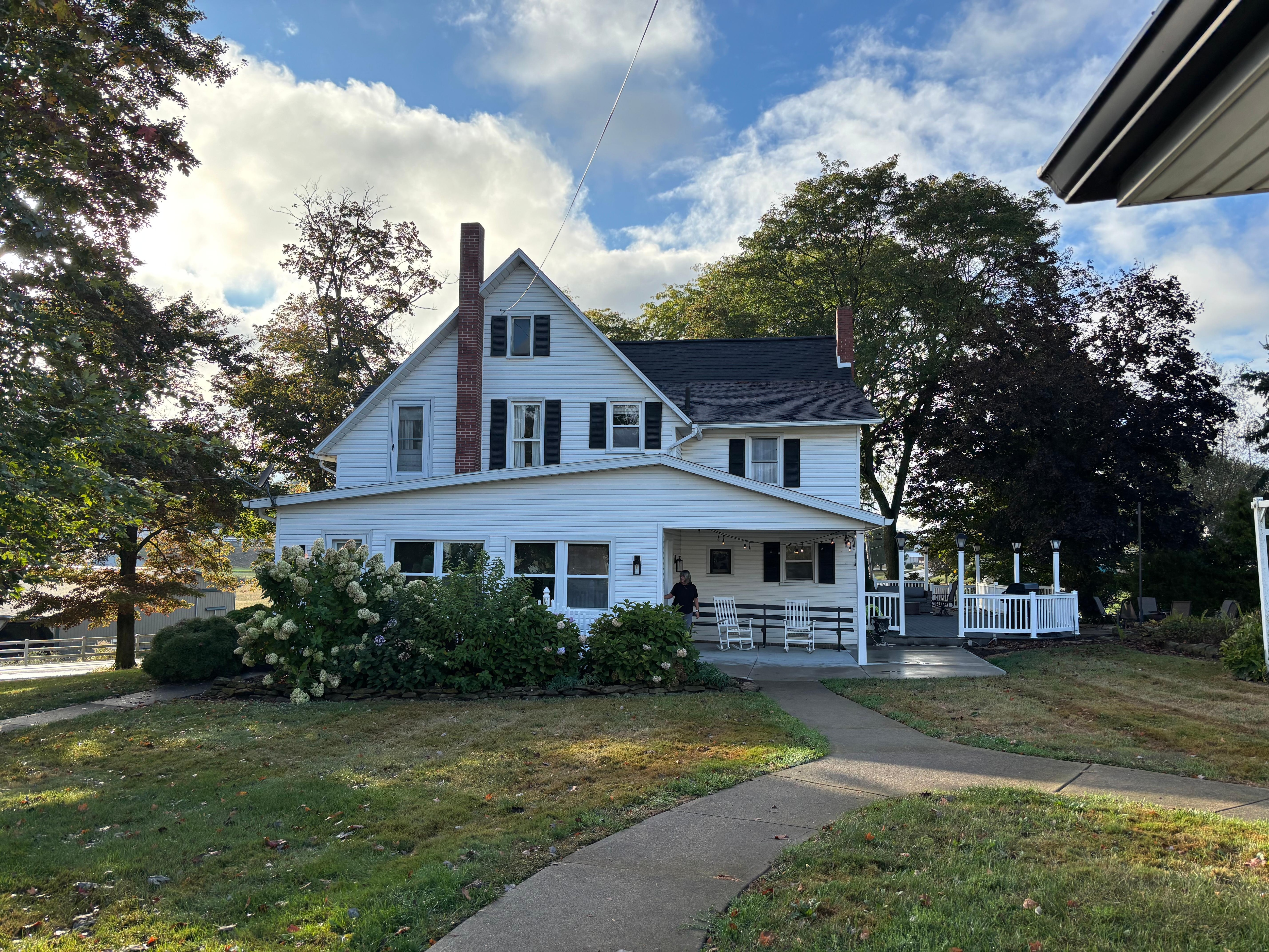 Gorgeous setting despite a rainy day. Perfect country farmhouse vibe with awesome remodeling.