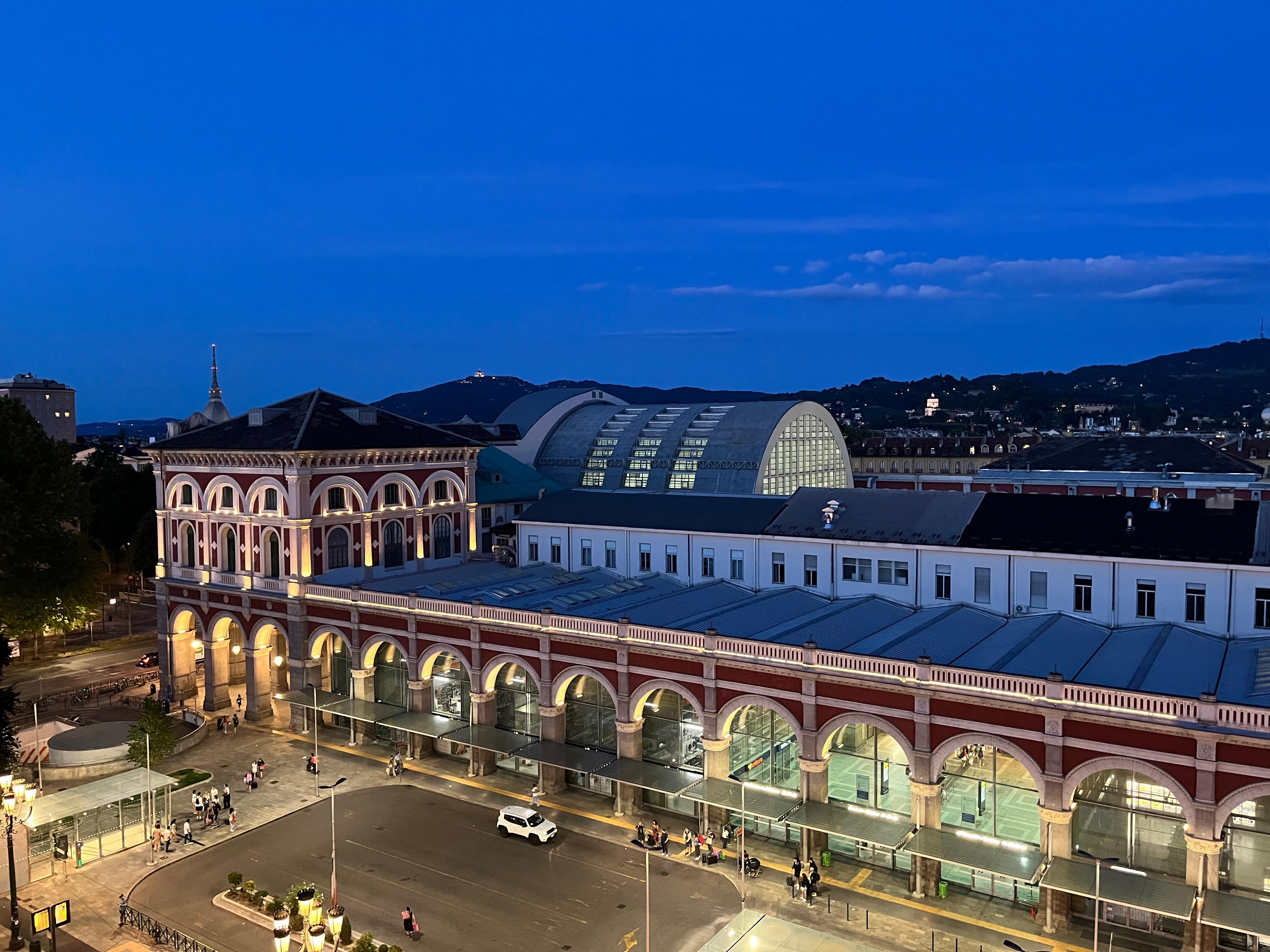 Bahnhof von der Rooftop Bar
