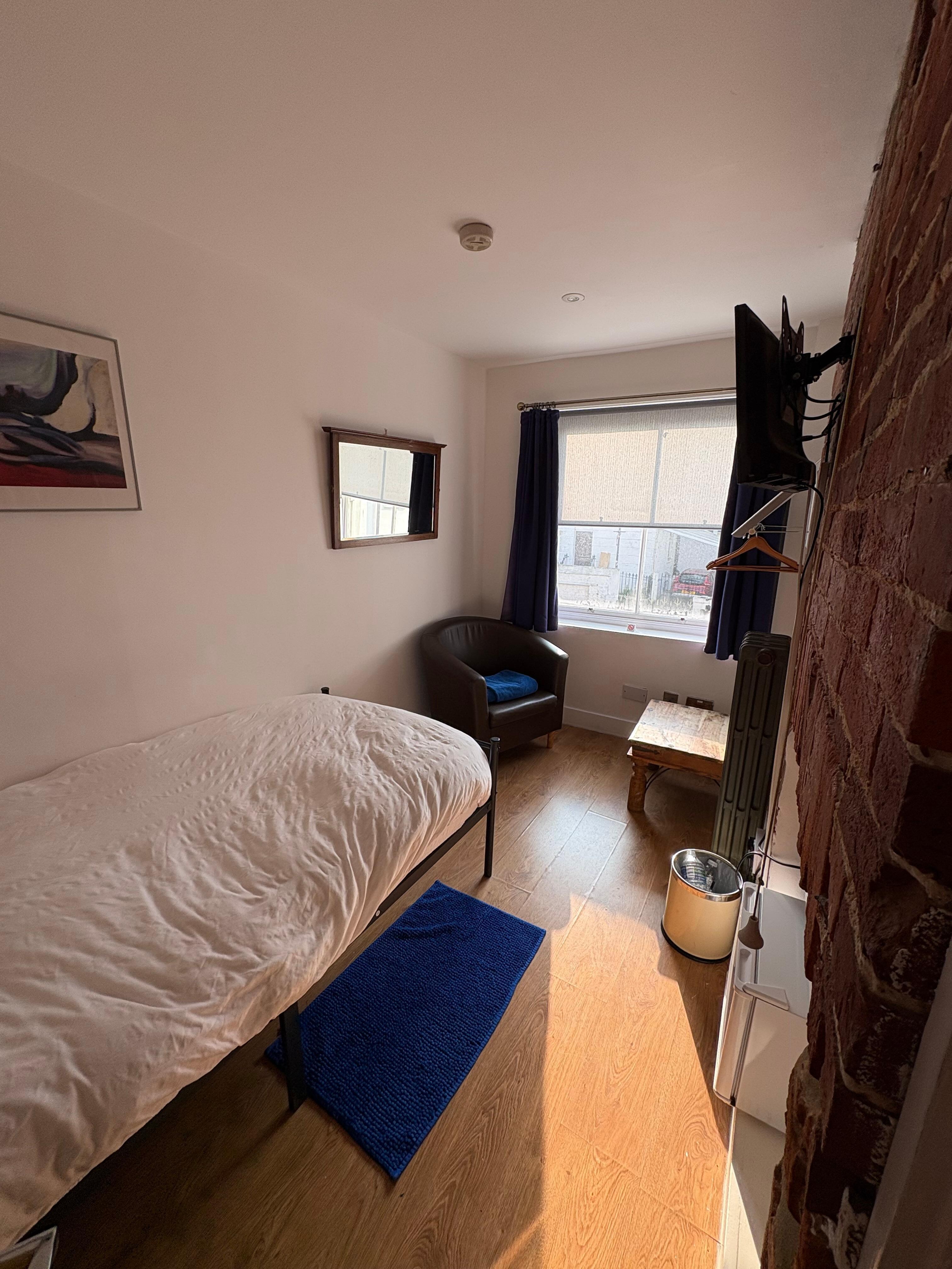 Room, had kettle, tea coffee and TV 