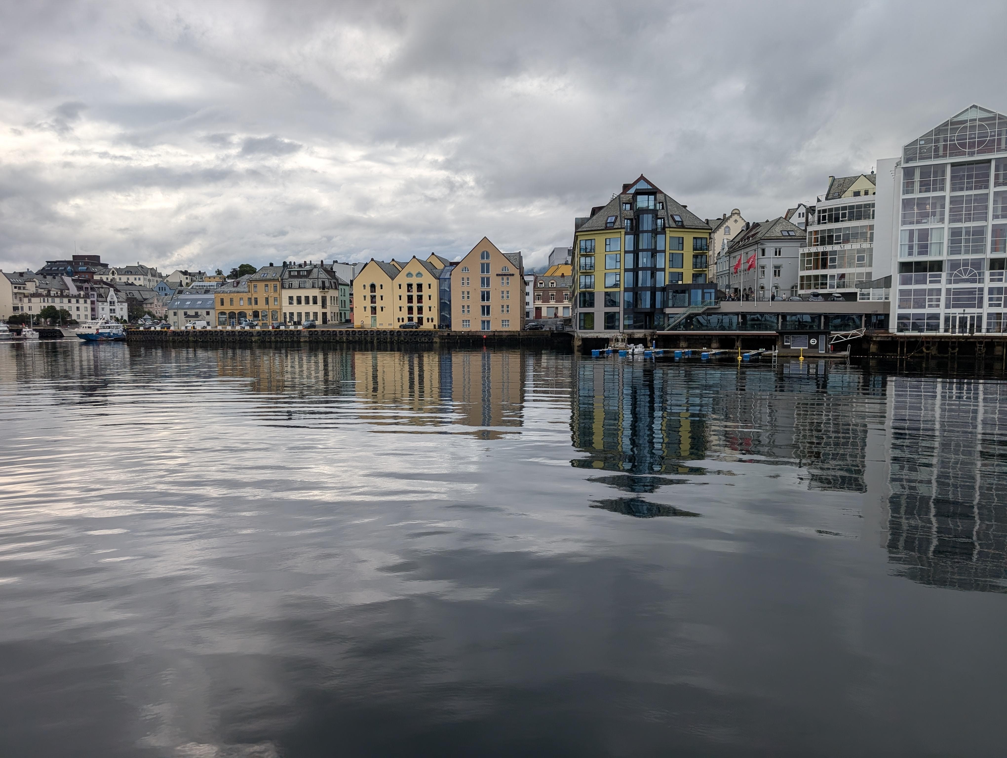 Hotel just to the left of the centre of this picture