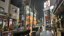 樓下有多間食肆及便利店、午夜后還有很多拉麵店可選