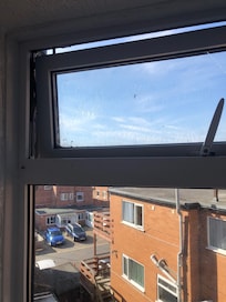 Window hanging off