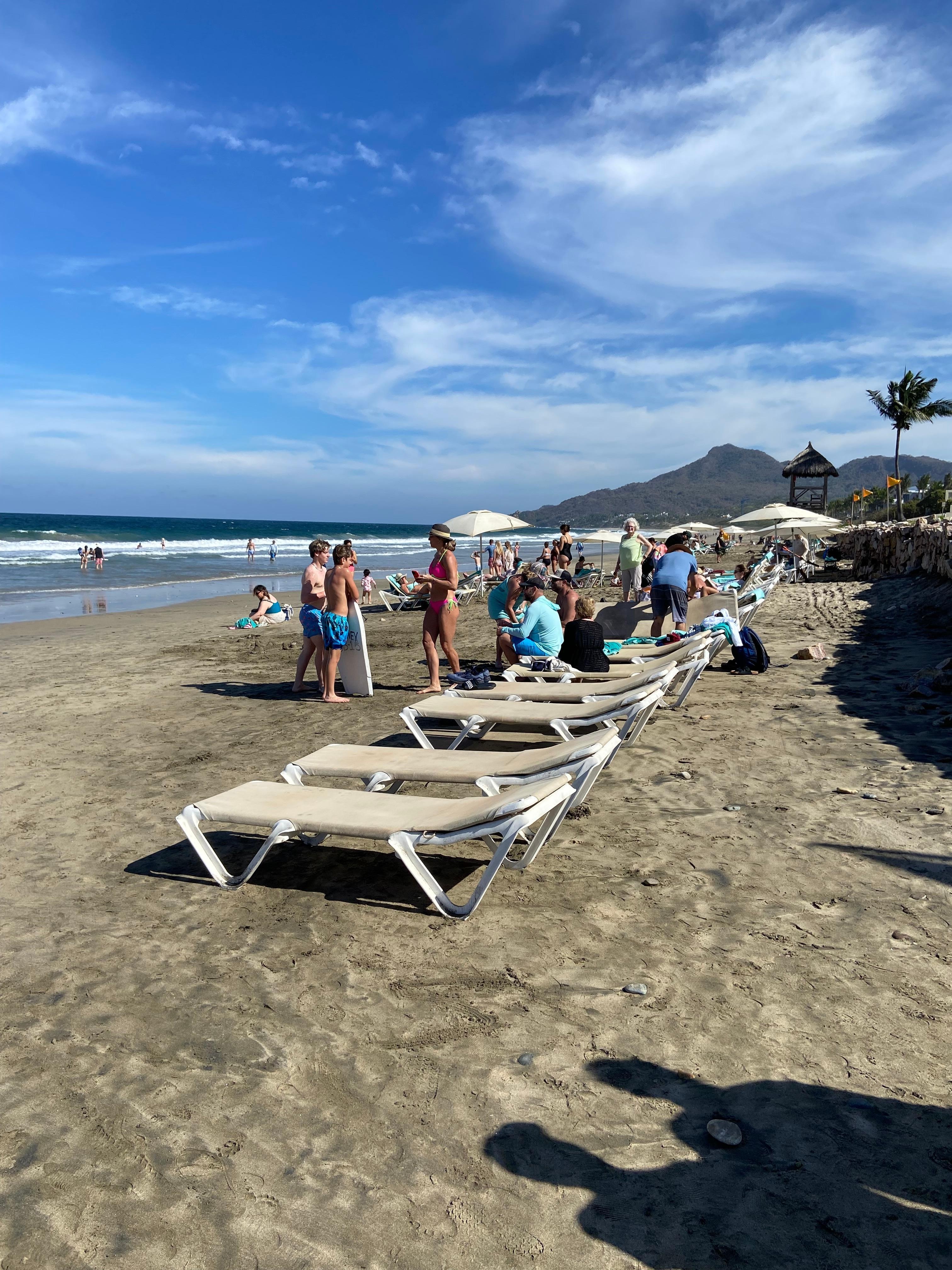 Lack of umbrellas. Uncomfortable chaise loungers