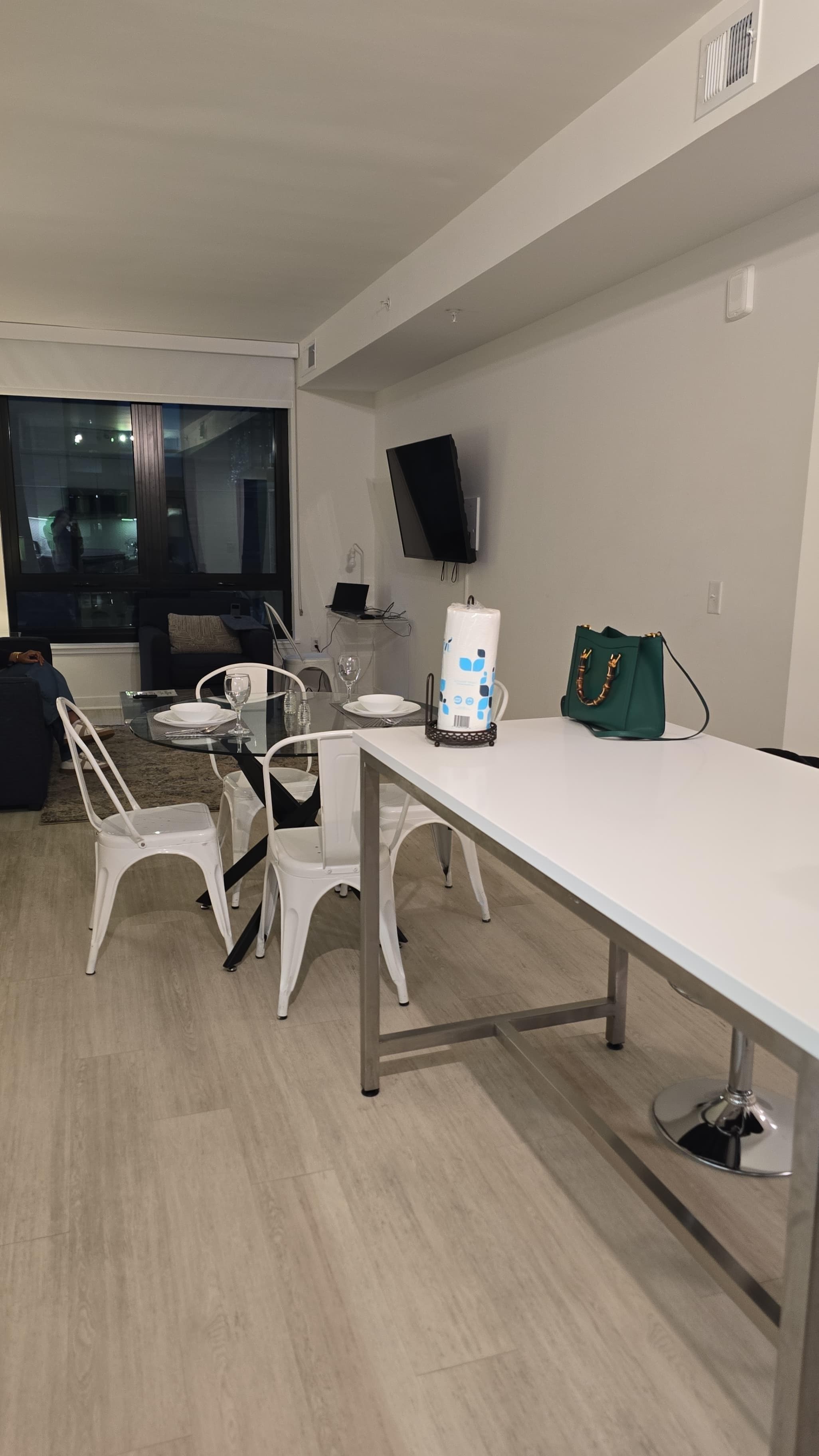 Living room dinning room combo with an island