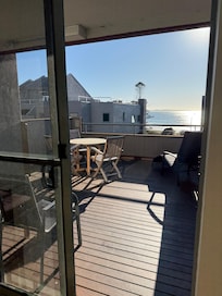 Really big balcony, best spot to eat out in Lorne 😉😍