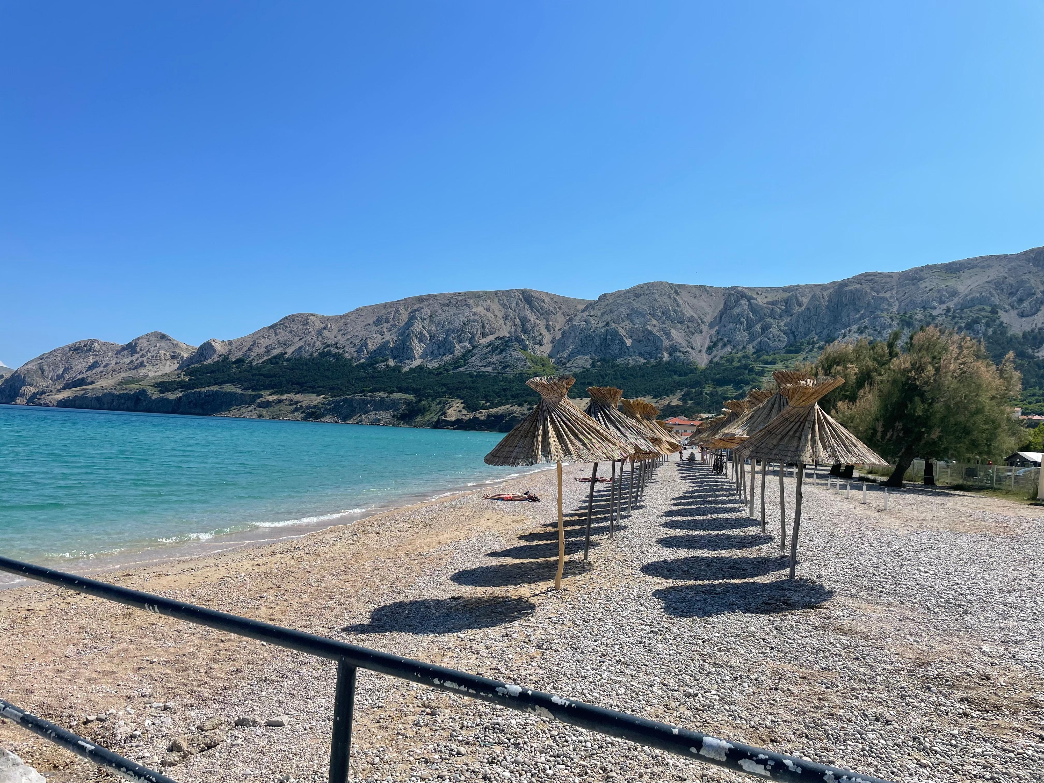 Das ist der Strand Baska 20 min von Kornic weg.
Sehr schön dort ,fahrt hin ihr wird begeistert sein.