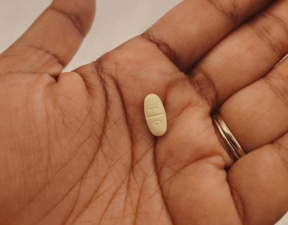 100 mg sertraline antidepressant found on floor.