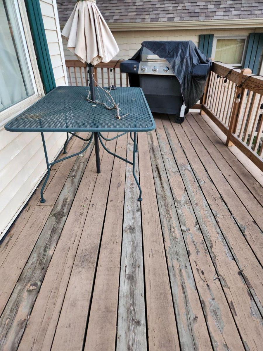 this deck was not a joy to sit on to view the lake