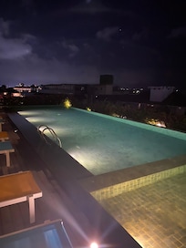 Roof top pool