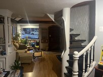 So much character ,and fresh coffee when you wake up along with only a couple minutes away from the BC Ferry