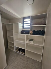 Begehbarer Kleiderschrank