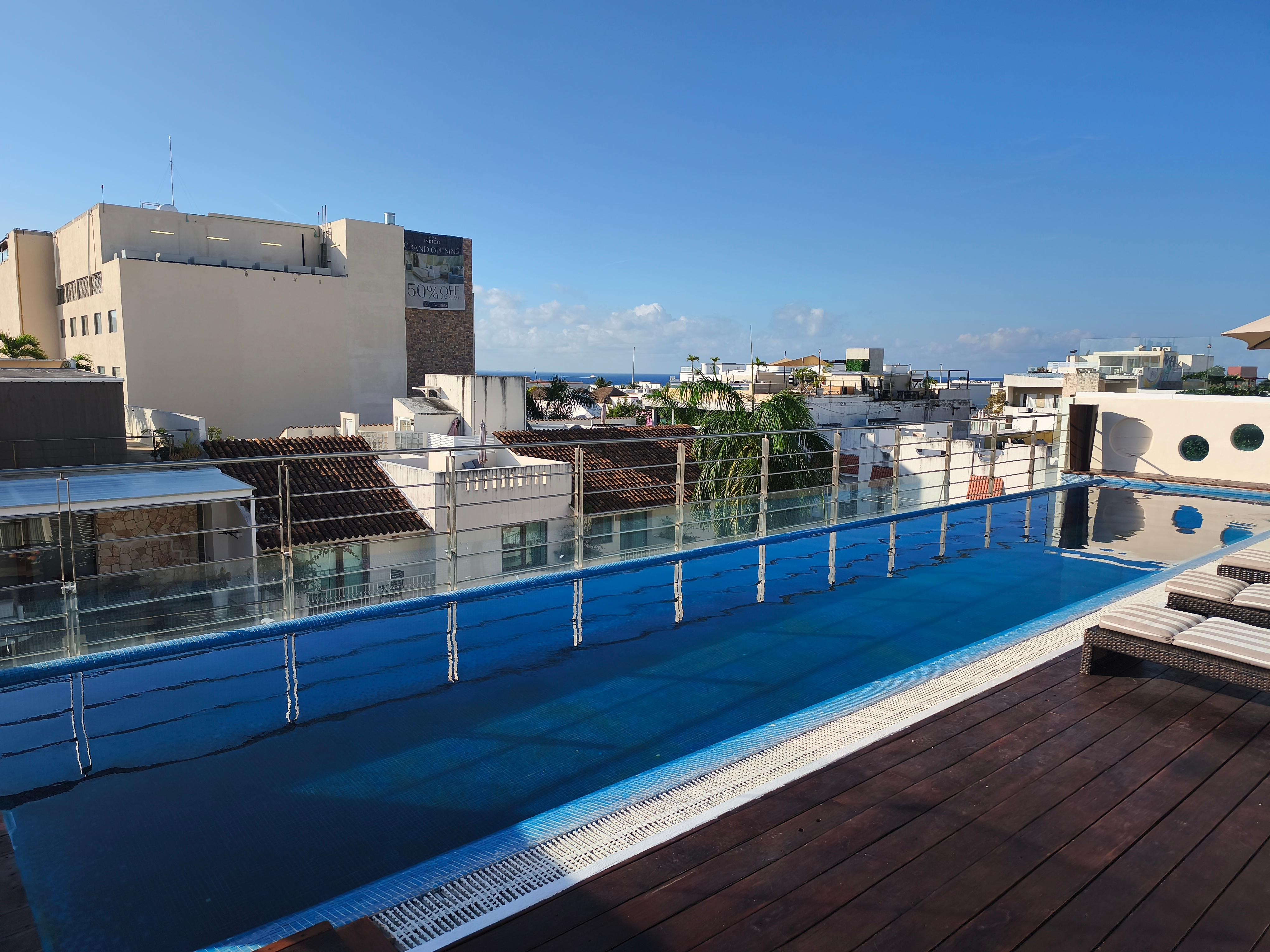 Piscina sul tetto dell'hotel 