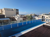 Piscina sul tetto dell'hotel